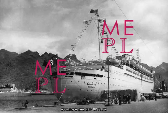 : The KdF-ship Robert Ley in Tenerife, 1939 : The KdF-ship Robert Ley in Tenerife, 1939