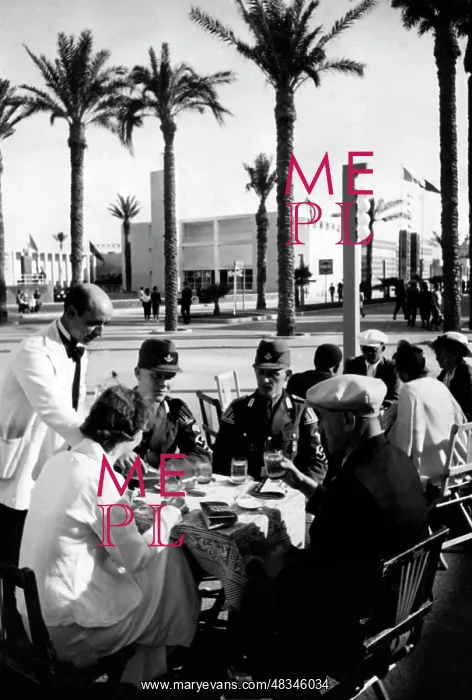 : KdF vacationers in Libya, 1939 : KdF vacationers in Libya, 1939
