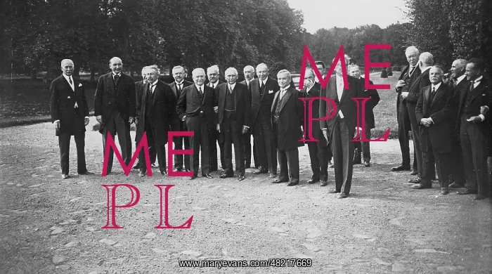 : The Kellogg-Briand Pact in Paris, 1928 : The Kellogg-Briand Pact in Paris, 1928