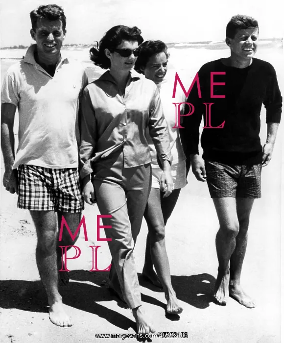 : THE KENNEDYS, Robert, Jackie, Ethel and ? : THE KENNEDYS, Robert, Jackie, Ethel and ?
