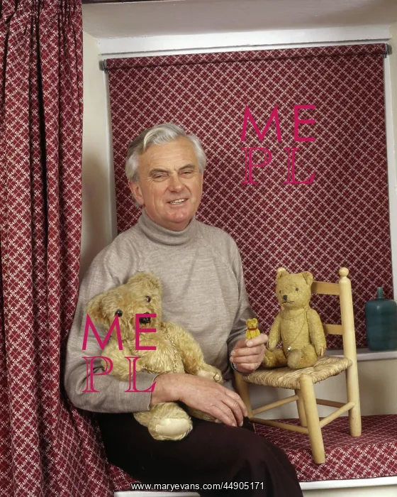 : Kenneth Kendall with teddy bears : Kenneth Kendall with teddy bears