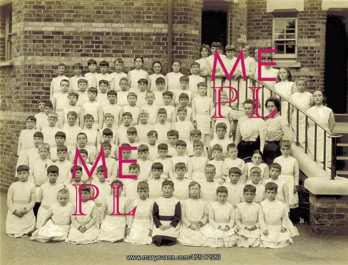 : Kensington & Chelsea District School, girls group photo : Kensington & Chelsea District School, girls group photo