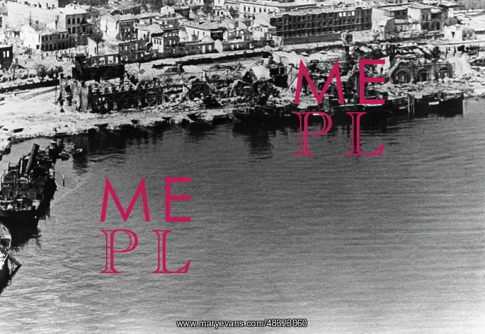 : Kerch port, 1942 : Kerch port, 1942
