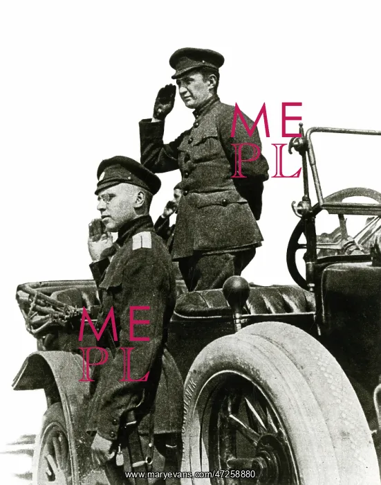 : KERENSKY / SALUTING / 1917 : KERENSKY / SALUTING / 1917