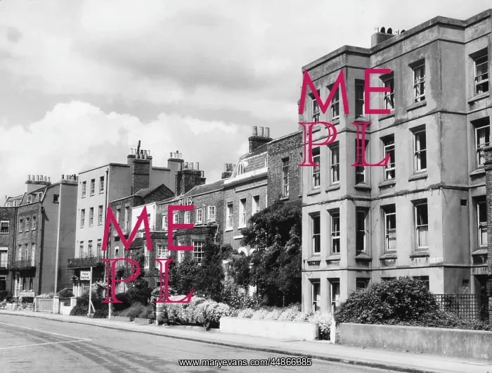 : KEW GREEN HOUSES : KEW GREEN HOUSES