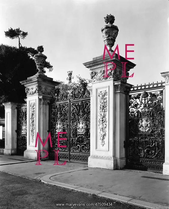 : KEW MAIN GATES : KEW MAIN GATES
