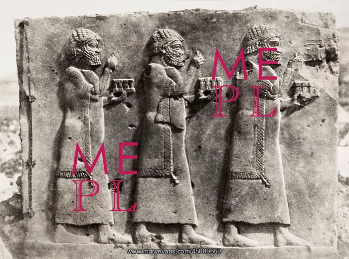 : Khorsabad. EXCLUSIVE (b / w photo) Relief depicting a procession of prisonner : Khorsabad. EXCLUSIVE (b / w photo) Relief depicting a procession of prisonner