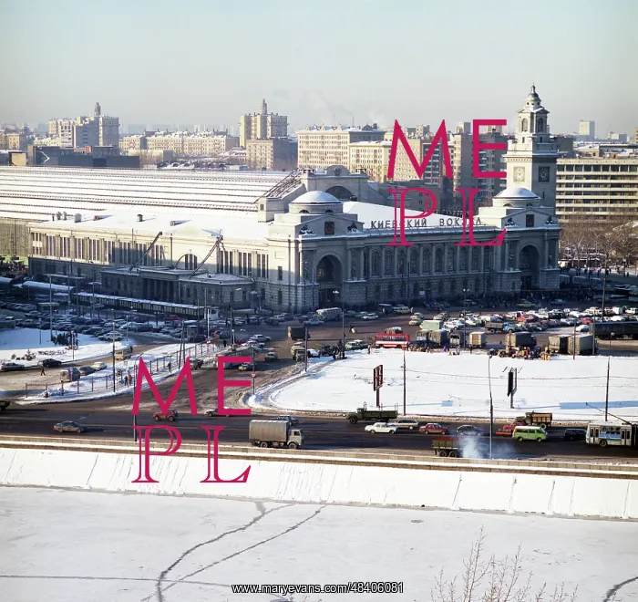  : Kievsky Rail Terminal in Moscow, 1994
