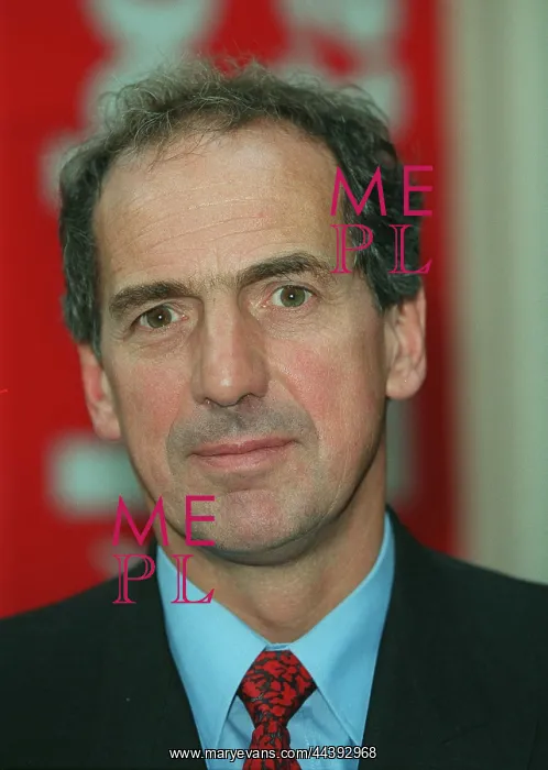  : Kim Howells MP