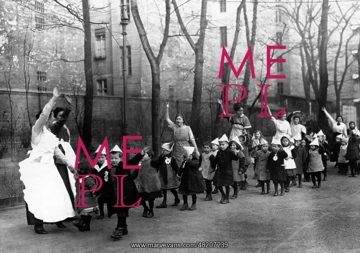 : Kindergarden children playing, 1914 : Kindergarden children playing, 1914