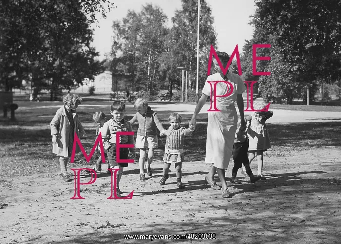  : Kindergarten teacher with children, 1940