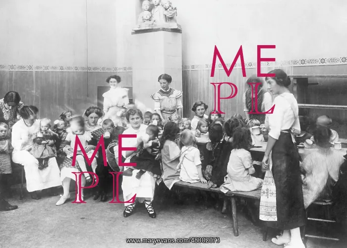 : Kindergarten teachers in Berlin, 1914 : Kindergarten teachers in Berlin, 1914