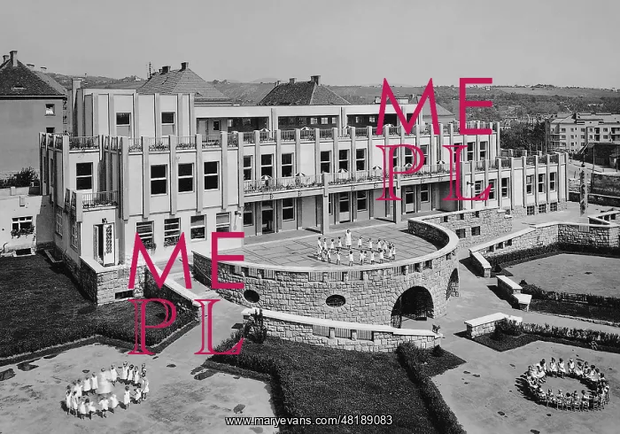 : Kindergarten in Vienna, 1932 : Kindergarten in Vienna, 1932