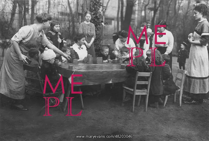 : Kindergarten during WWI, 1915 : Kindergarten during WWI, 1915