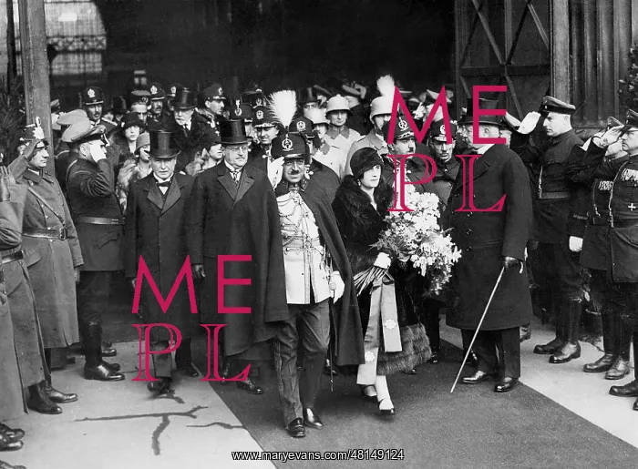 : King Amanullah Khan and Paul von Hindenburg in Berlin, 1928 : King Amanullah Khan and Paul von Hindenburg in Berlin, 1928