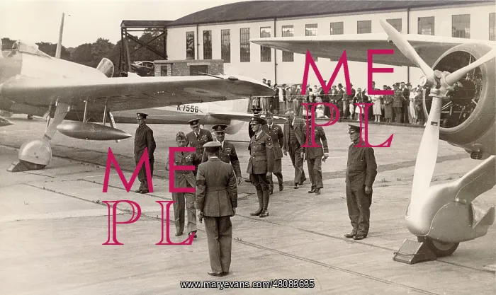 : King Edward VIII and the Duke of York inspect pre-prototype : King Edward VIII and the Duke of York inspect pre-prototype