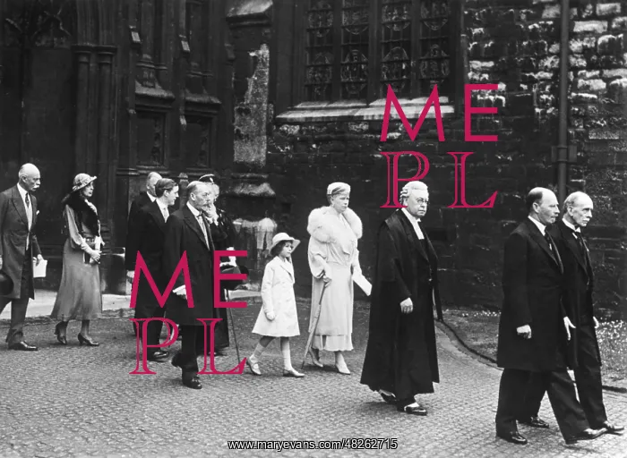 : King George V attends a mass at Westminster : King George V attends a mass at Westminster