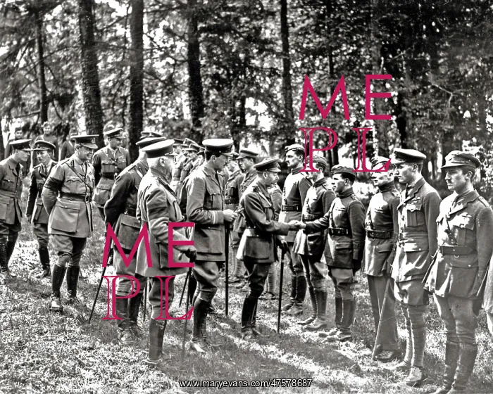 : King George V with RAF pilots, Western Front, WW1 : King George V with RAF pilots, Western Front, WW1