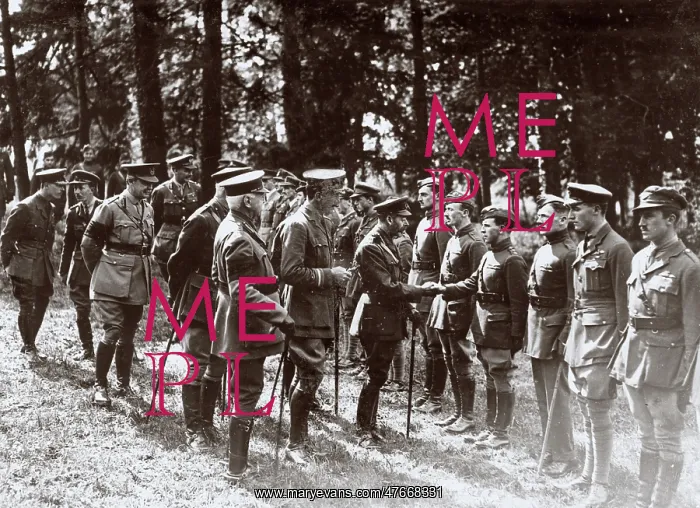 : King George V with RAF pilots, Western Front, WW1 : King George V with RAF pilots, Western Front, WW1