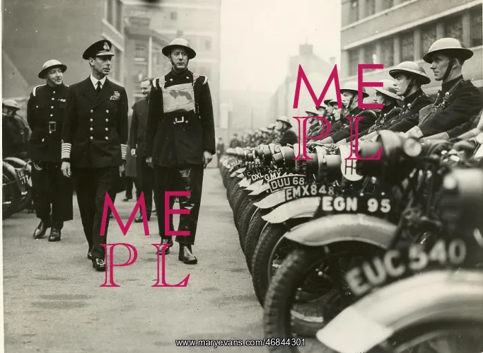 : King George VI inspecting dispatch riders of the LFB, WW2 : King George VI inspecting dispatch riders of the LFB, WW2
