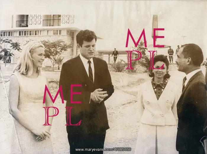 : King Hussein of Jordan with Edward Kennedy : King Hussein of Jordan with Edward Kennedy