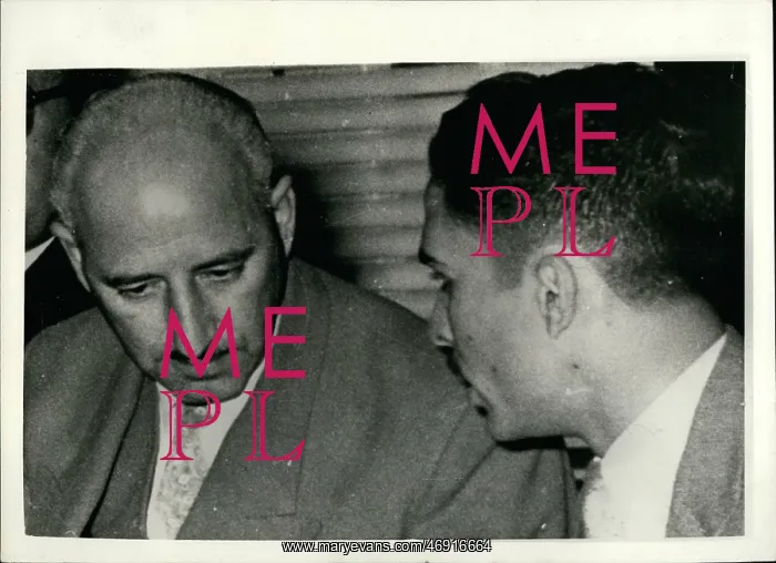 : King Hussein of Jordan and Premier Nabulsi : King Hussein of Jordan and Premier Nabulsi