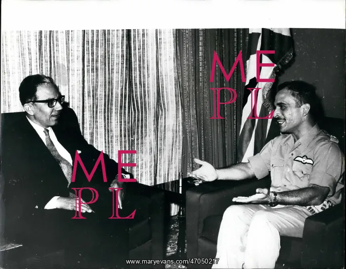 : King Hussein of Jordan with Salah Johar of UAR : King Hussein of Jordan with Salah Johar of UAR