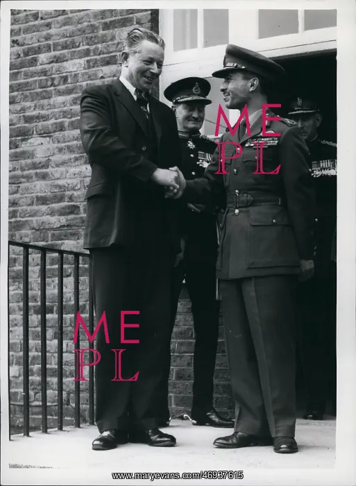 : King Hussein of Jordan visits Sandhurst : King Hussein of Jordan visits Sandhurst