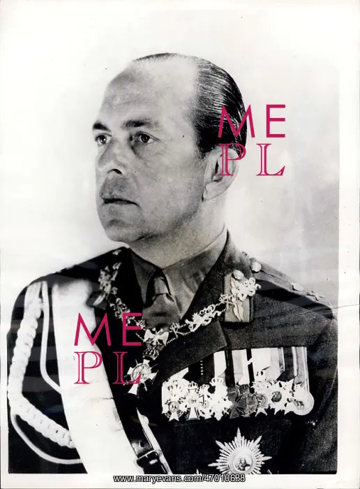 : King Paul of Greece in uniform : King Paul of Greece in uniform