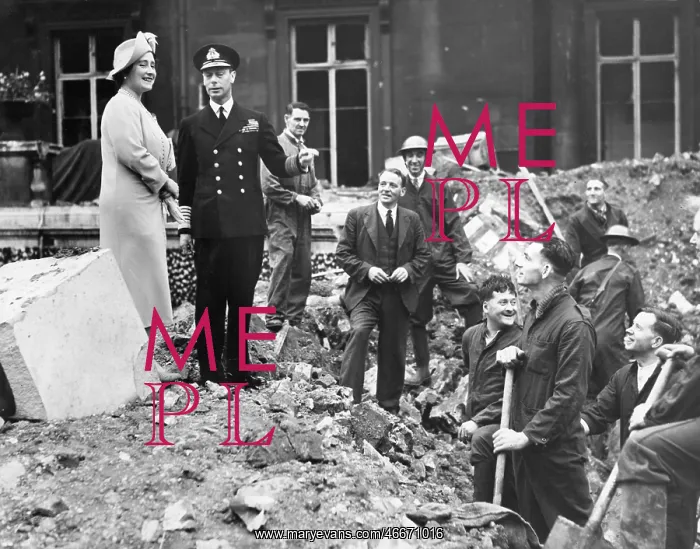 : King and Queen inspecting bomb damage at Buckingham Palace : King and Queen inspecting bomb damage at Buckingham Palace
