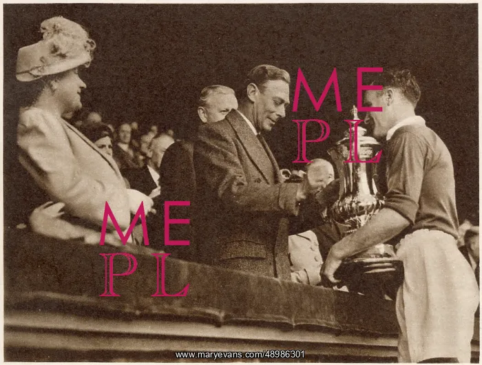 : King and Queen presenting the F.A. Cup to Johnny Carey : King and Queen presenting the F.A. Cup to Johnny Carey