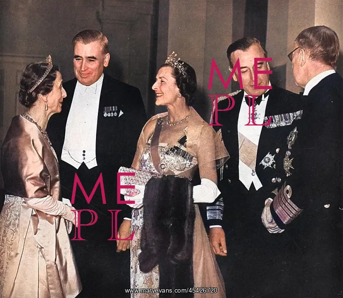 : King and Queen of Sweden entertained by the Mountbattens : King and Queen of Sweden entertained by the Mountbattens