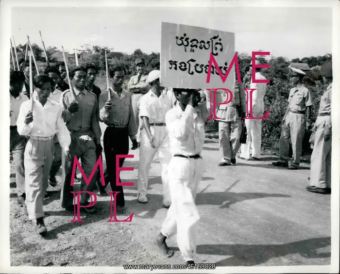 : King Sihanouk's supporters marching, Cambodia : King Sihanouk's supporters marching, Cambodia