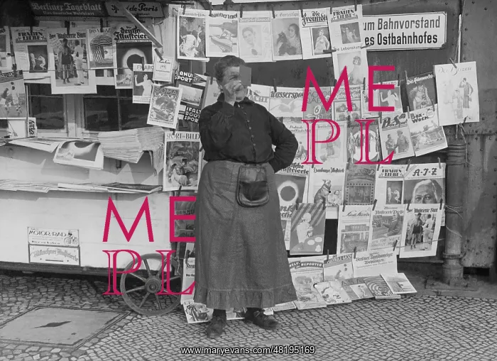 : Kiosk woman observes the solar eclipse in Berlin, 1927 : Kiosk woman observes the solar eclipse in Berlin, 1927