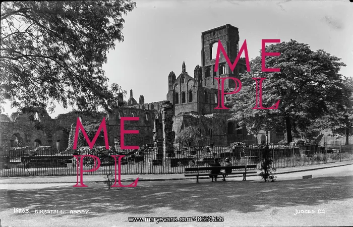 : Kirkstall Abbey Ruins : Kirkstall Abbey Ruins