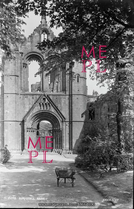 : Kirkstall Abbey Ruins : Kirkstall Abbey Ruins