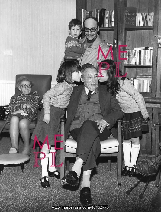 : KISSING GRANDPA : KISSING GRANDPA