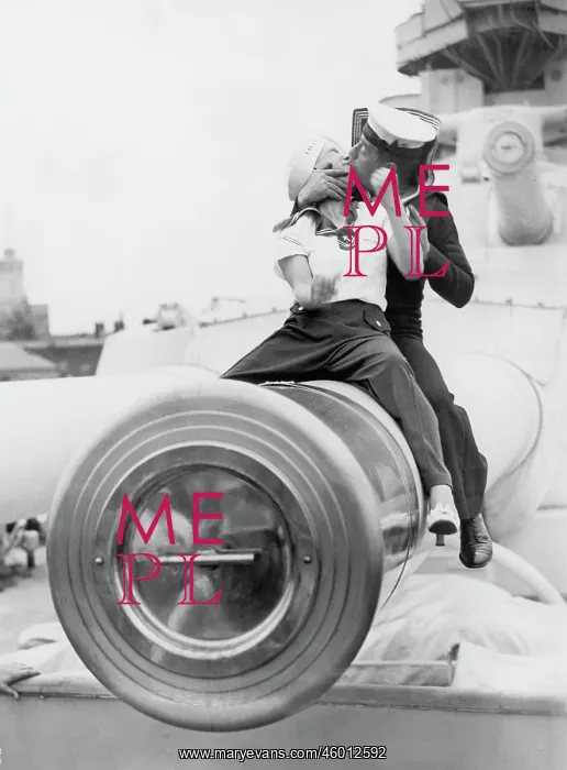 : Kissing sailor sitting on a muzzle : Kissing sailor sitting on a muzzle