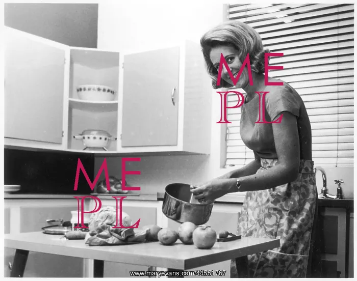  : IN THE KITCHEN