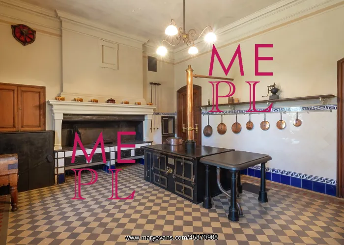 : Kitchen, Chateau d'Avignon, Saintes-Maries-de-la-Mer : Kitchen, Chateau d'Avignon, Saintes-Maries-de-la-Mer