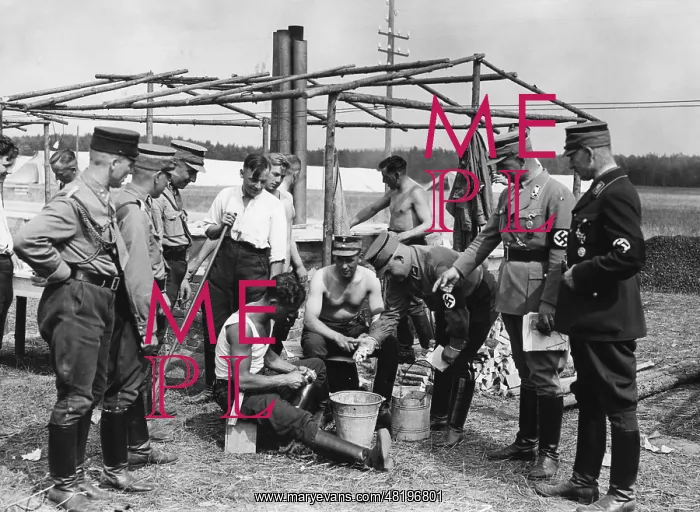 : Kitchen work in the SA-tent camp, 1933 : Kitchen work in the SA-tent camp, 1933