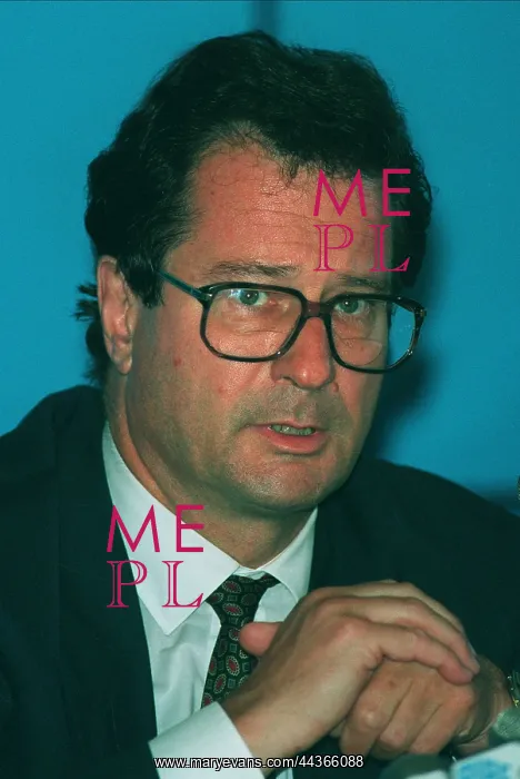  : Klaus Kinkel