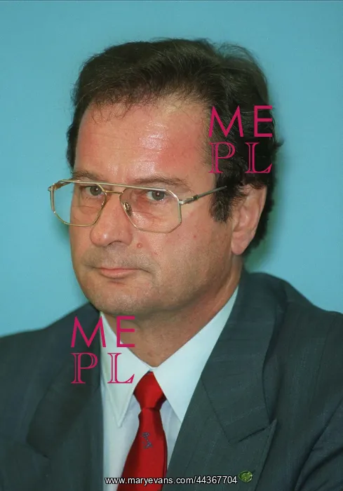  : Klaus Kinkel