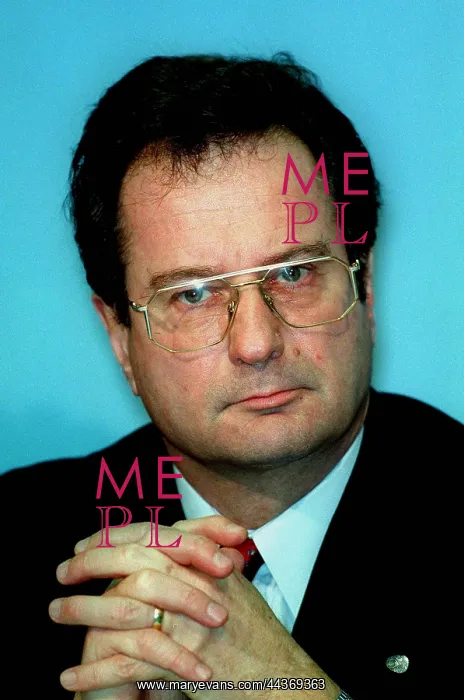  : Klaus Kinkel