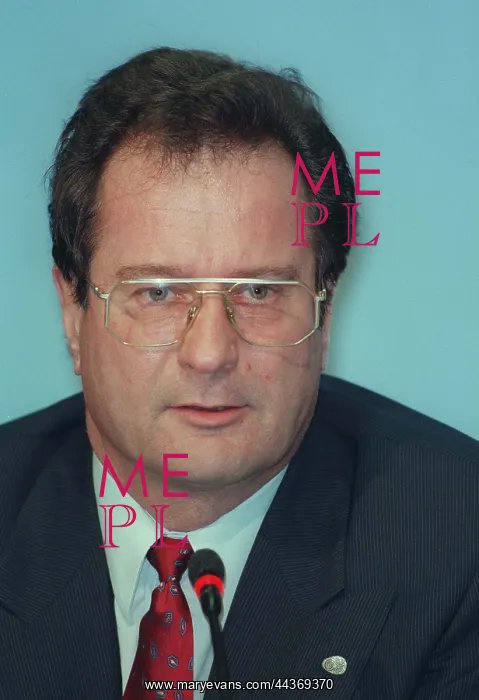  : Klaus Kinkel