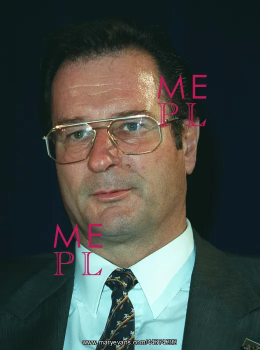  : Klaus Kinkel