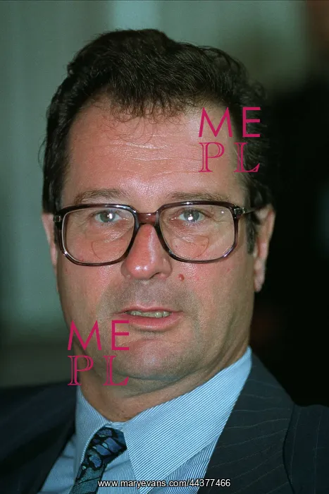  : Klaus Kinkel