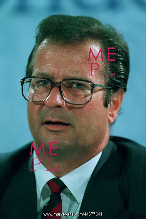  : Klaus Kinkel