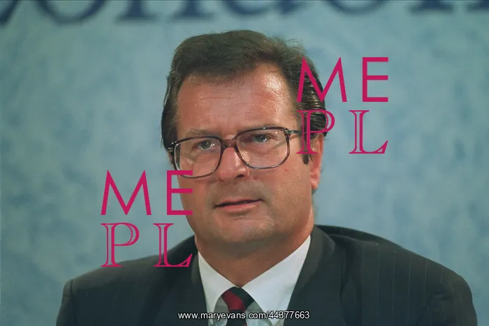  : Klaus Kinkel