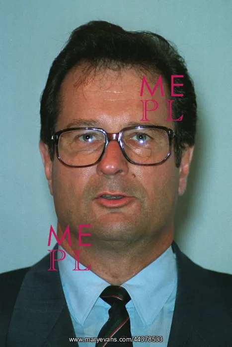  : Klaus Kinkel